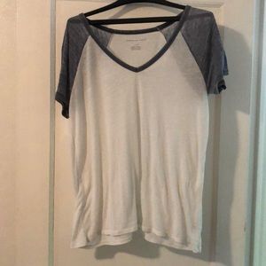 American Eagle light weighted v-neck